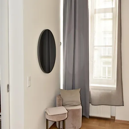 Pure Highlight Living Apartment *